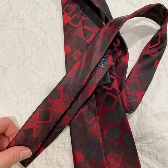 FREE Van Heusen Tie - Picture 4 of 4